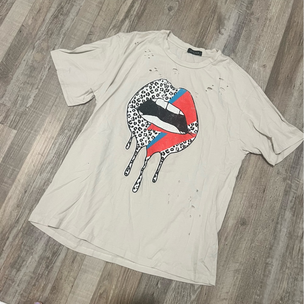 Red white blue drippy lips graphic tee